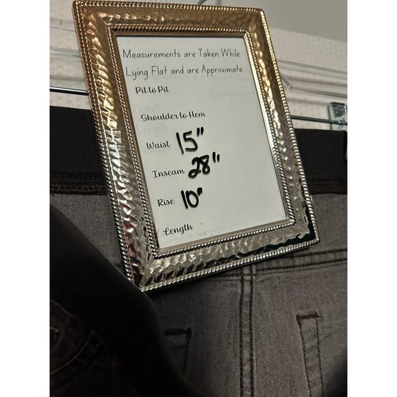 Chico’s Ultimate Fit Grey Wash Legging Jean Elastic Waist Size 1 (Medium) - Picture 8 of 10